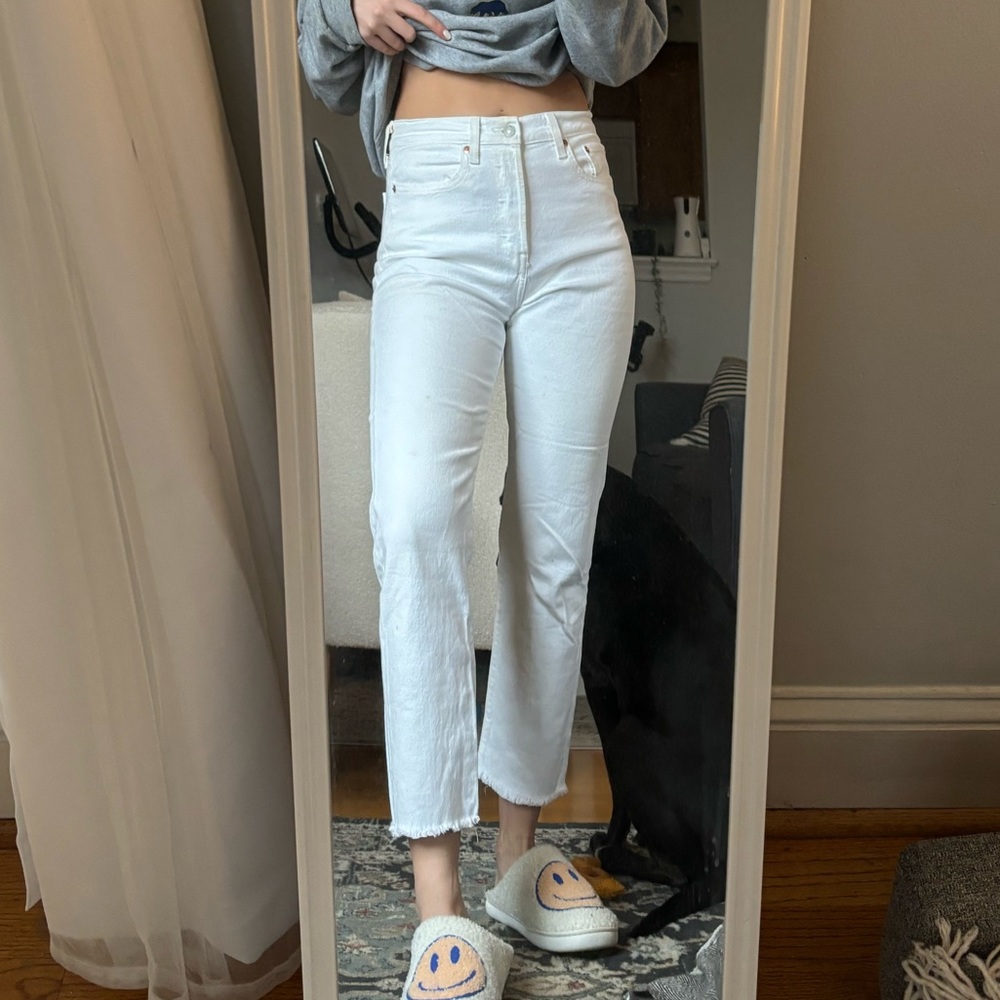 White Levi’s jeans